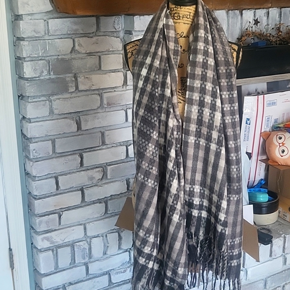 Vince camuto scarf (very large)soft like cashmere new with tags